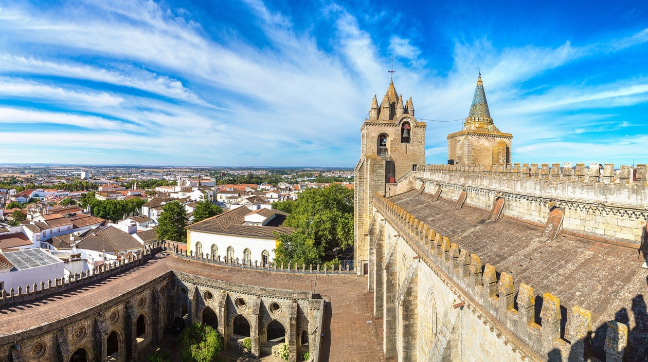 shutterstock_729084337 - evora