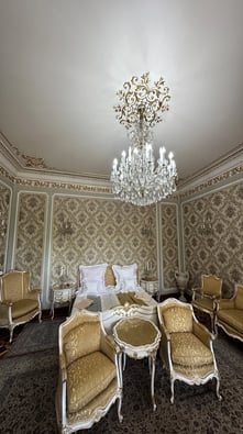 casa ceausecu shutterstock_2343086569 (1)