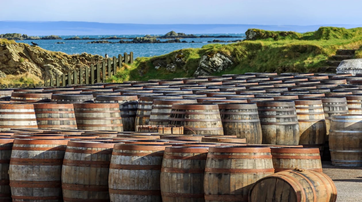 Schotland - Islay - whiskyvaten aan zee