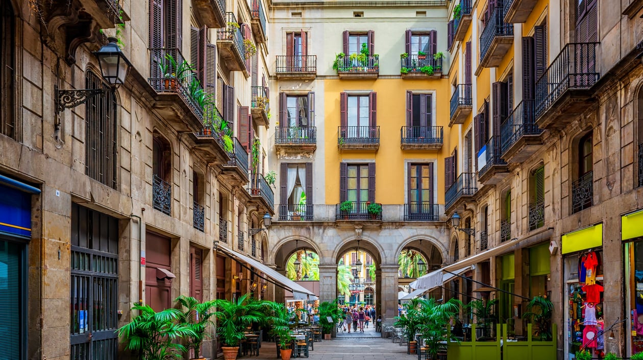 Barcelona shutterstock_1999722662