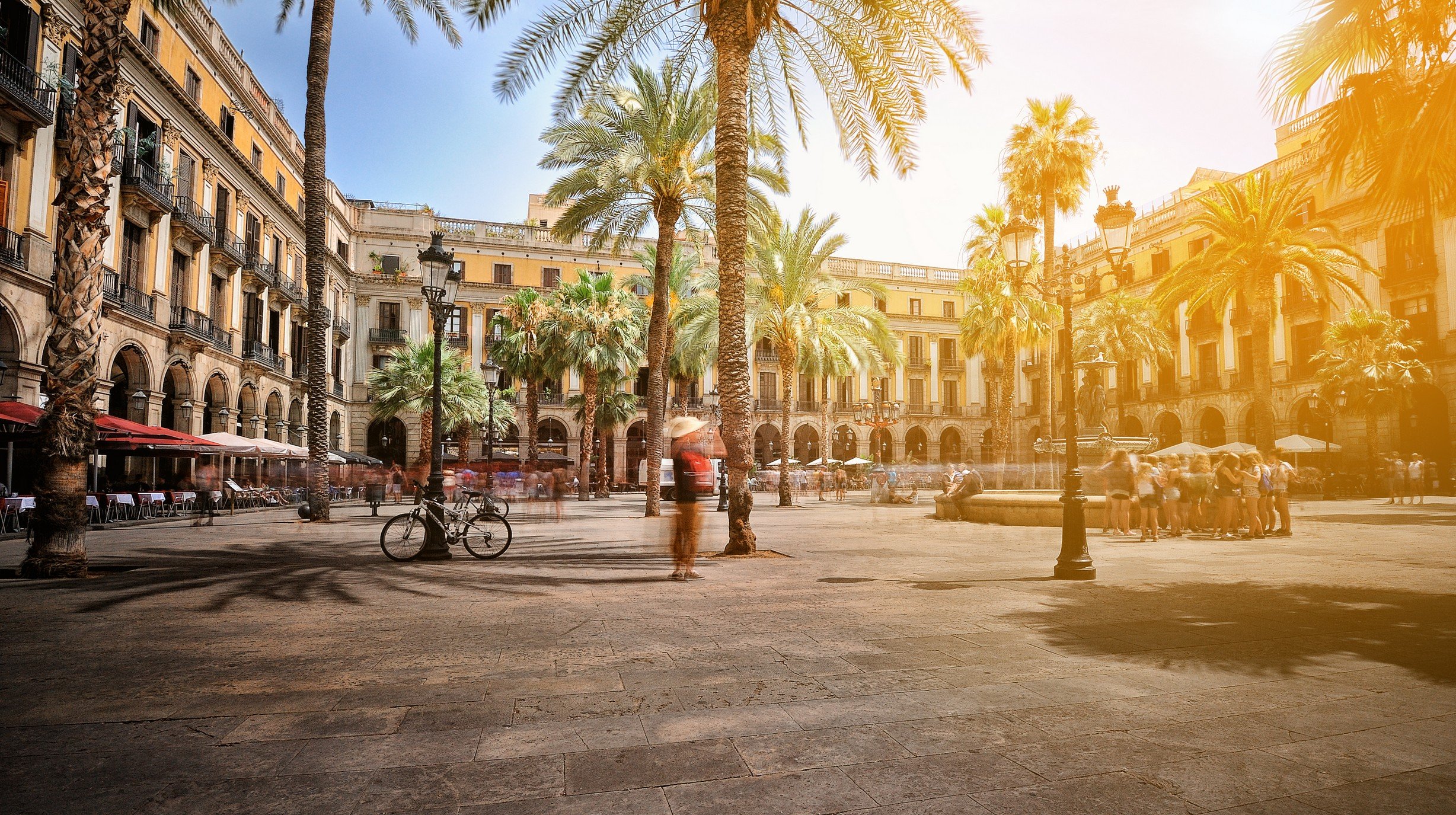 Plaza Real (Koninklijk Plein) Barcelona shutterstock_590846429