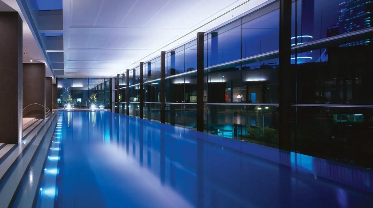 Crown Promenade Hotel infinity pool