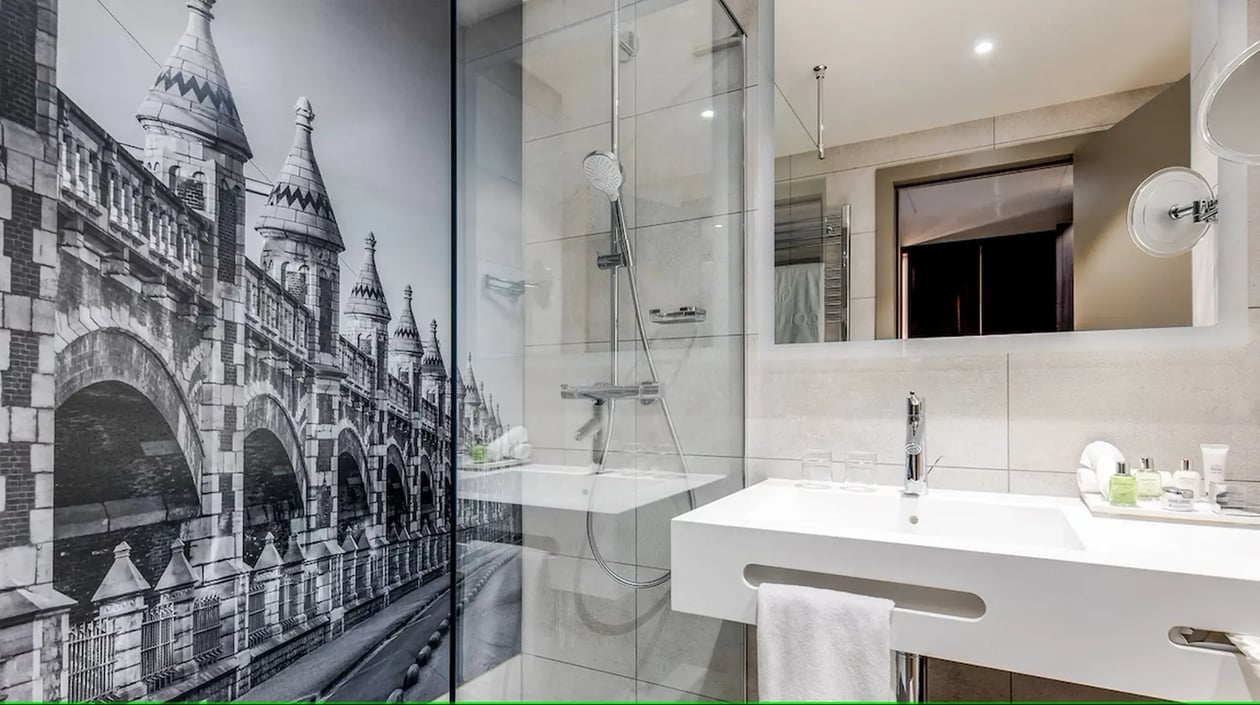 NH Collection Antwerp Centre badkamer