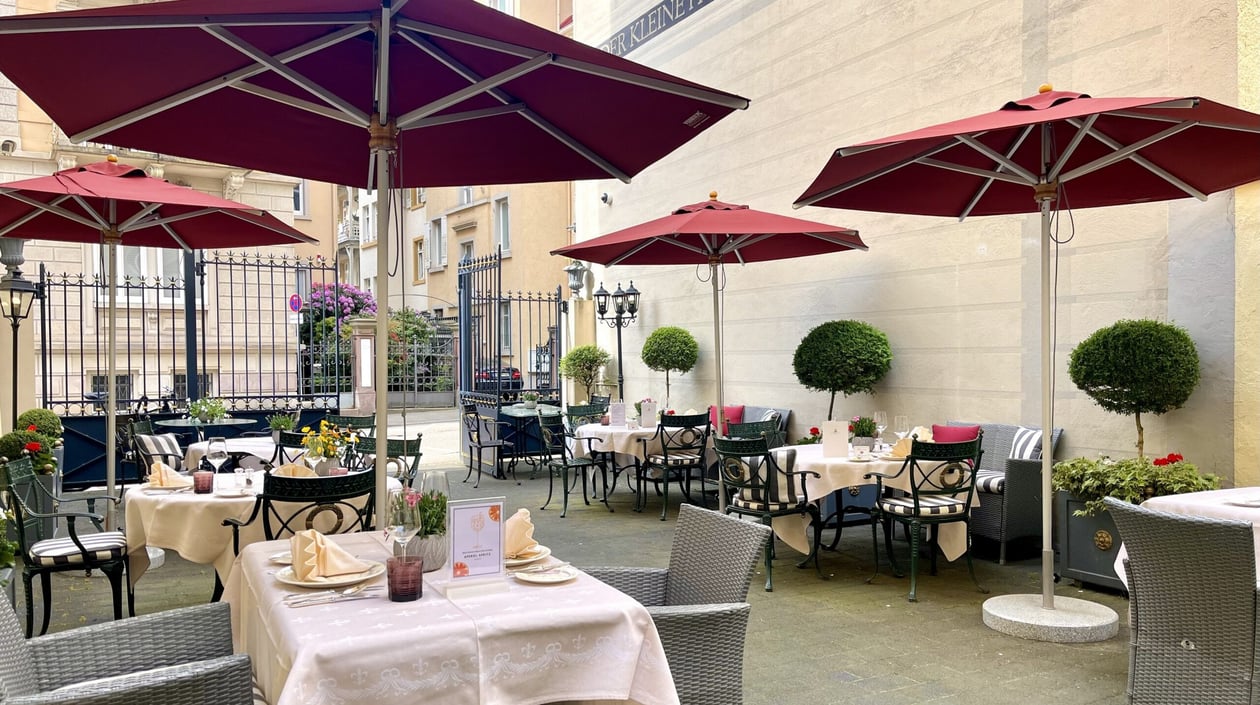 Hotel Der kleine Prinz Innenhof Lunch