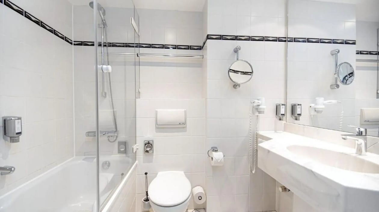 Impressie badkamer Dorint Charlottenhof Saale