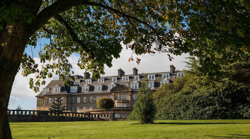 Glen Eagle hotel Exterior Through Trees