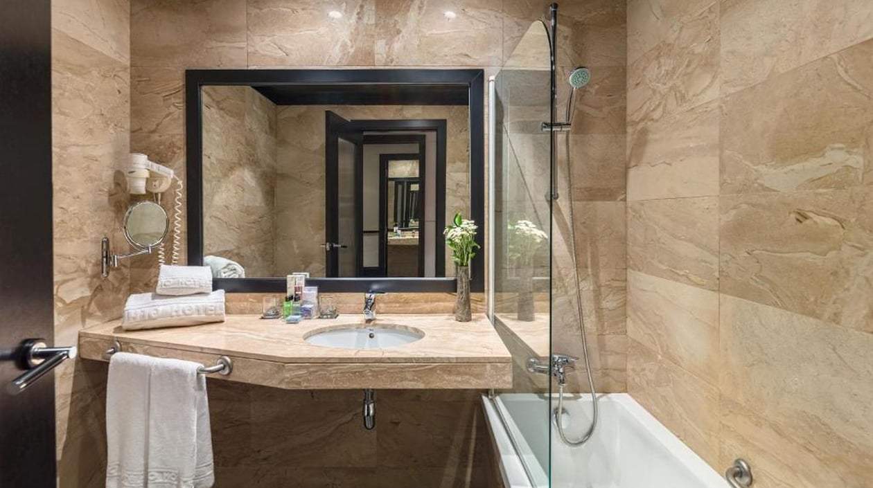 H10 Marina Barcelona badkamer