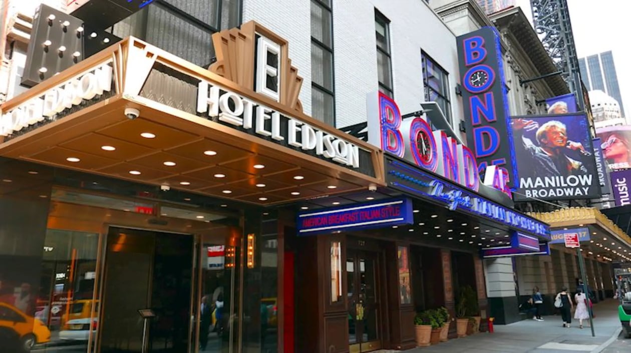 Hotel Edision exterieur met restaurant