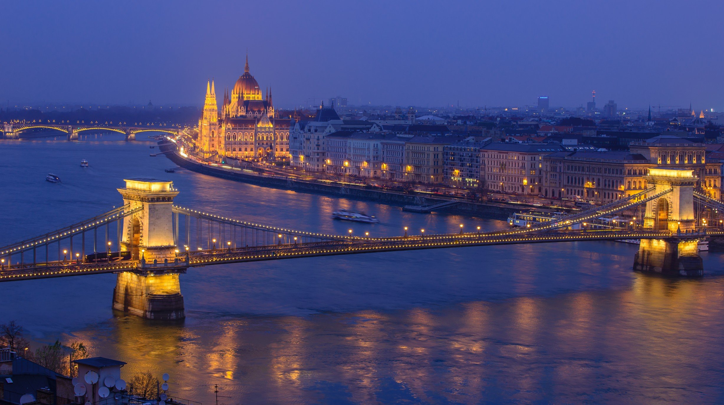 Boedapest-shutterstock_594077786