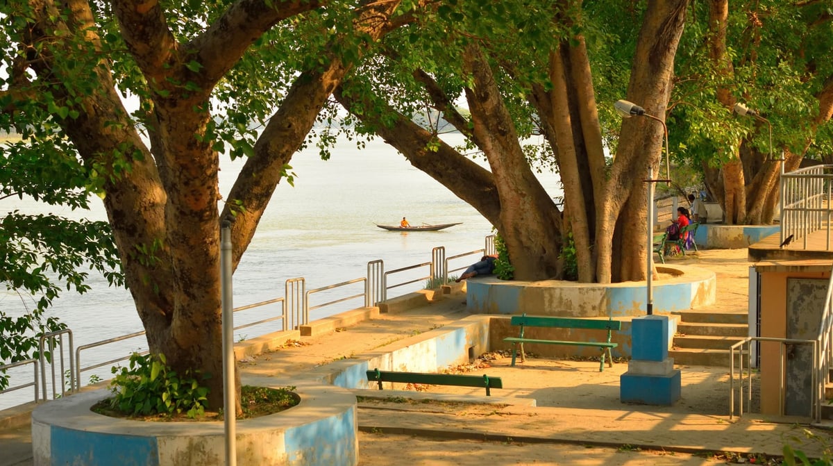 Ganges Chandannagar-shutterstock_655330837-min_lightbox