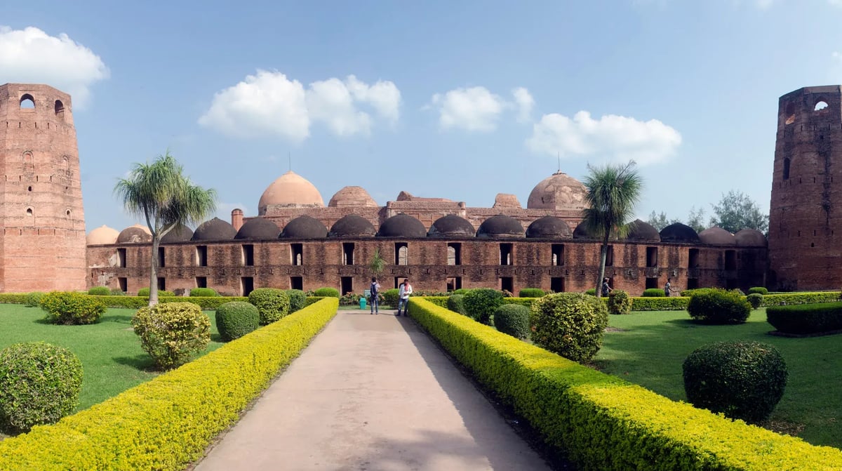 Katra_Masjid_panoramic_view