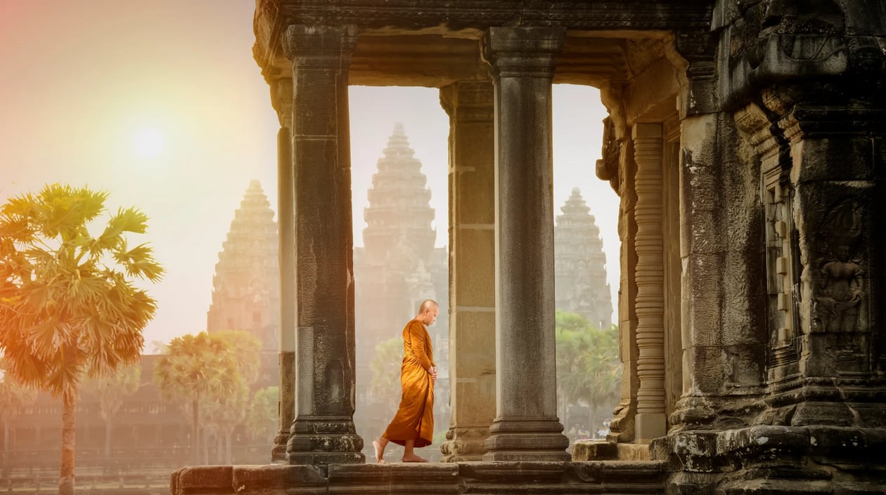 Mekongcruise - Monnik bij Angkor Wat