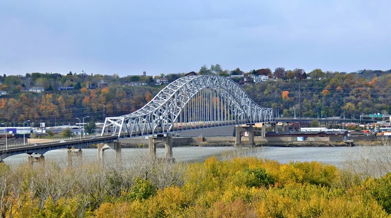 2 Dubuque_Iowa_Julien_Dubuque_Bridge