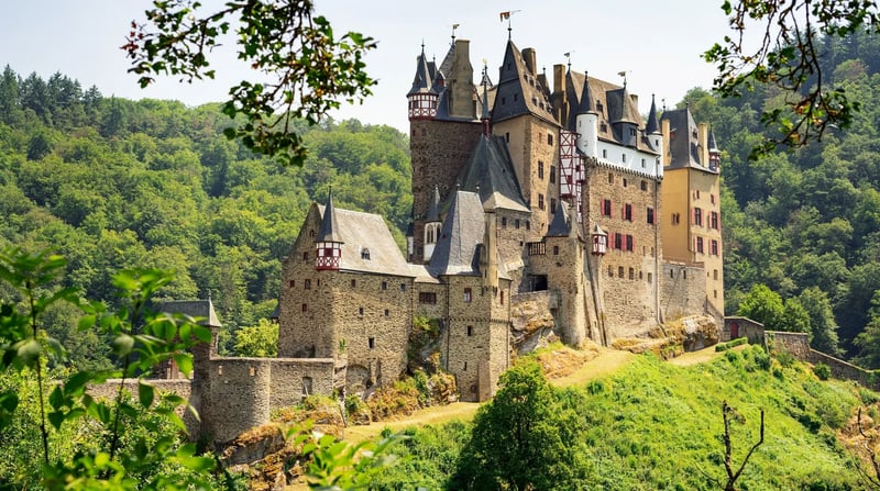 Schloss Eltz_shutterstock_2510574127