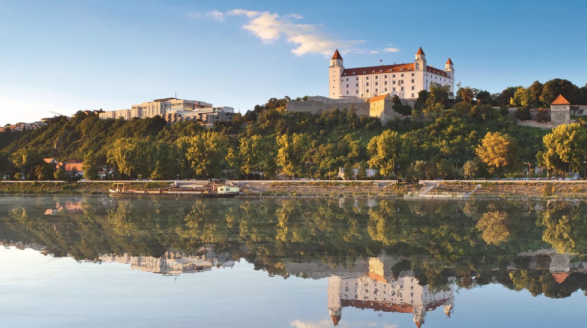 ©Bratislava_BurgView_LU104866787_1
