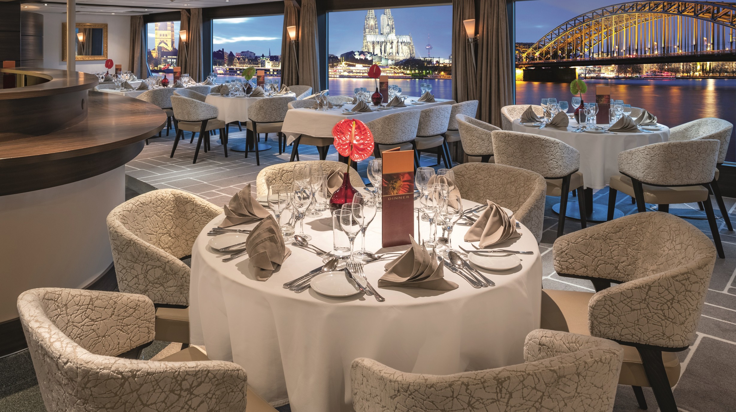 8_AMADEUS_Brilliant_Restaurant_Table