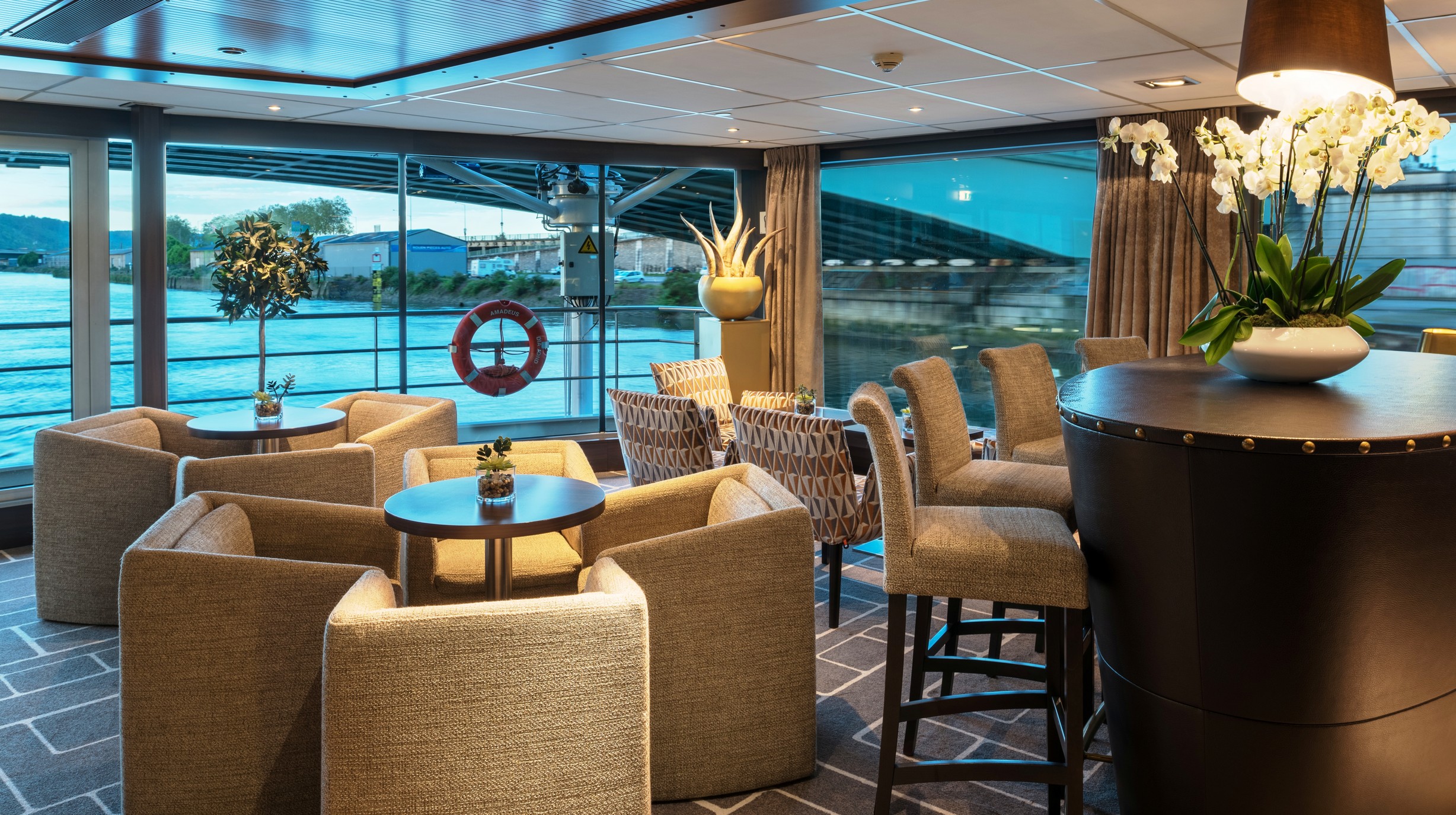 12_AMADEUS Diamond Club seating