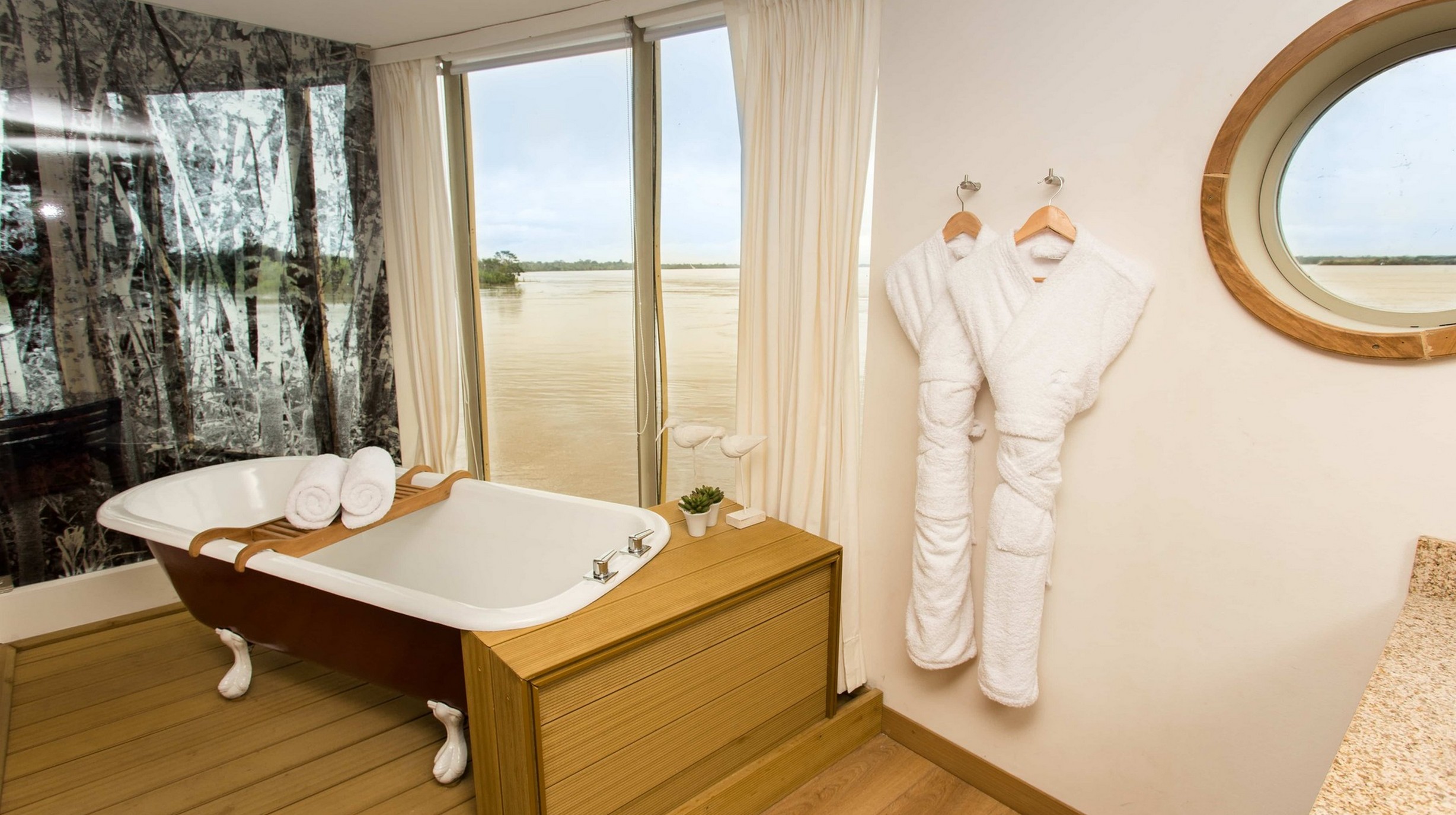 Delfin III Owners suite badkamer