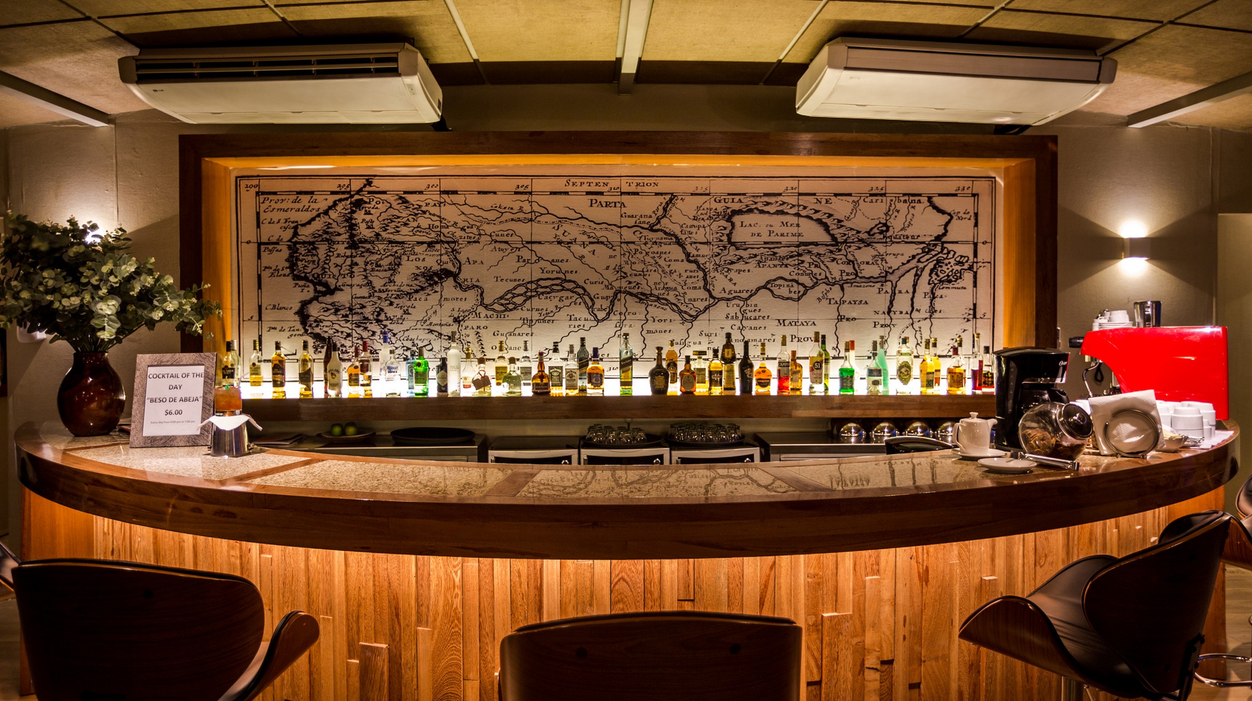 Delfin III bar 1