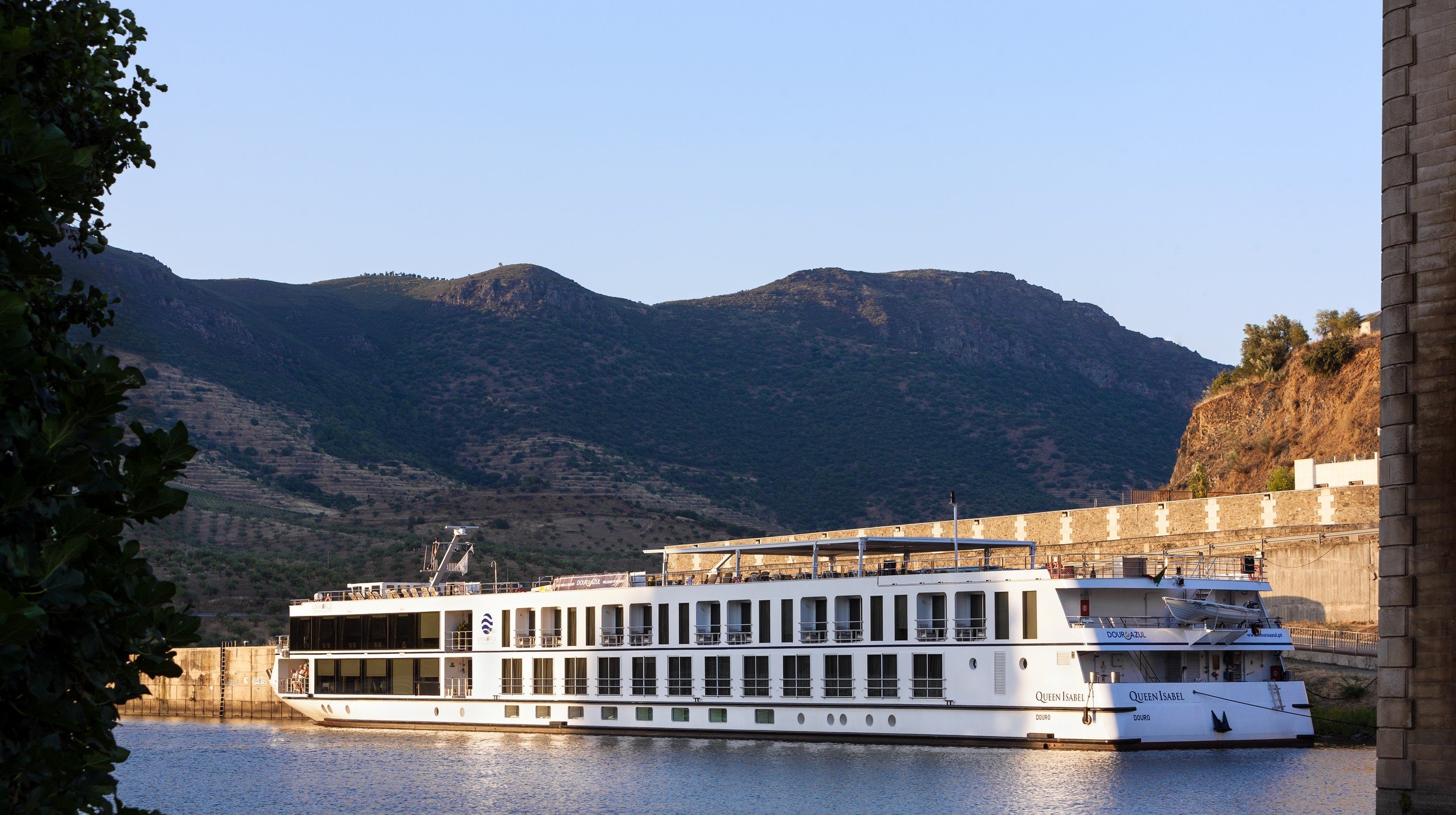 Riviercruiseschip Queen Isabel groot