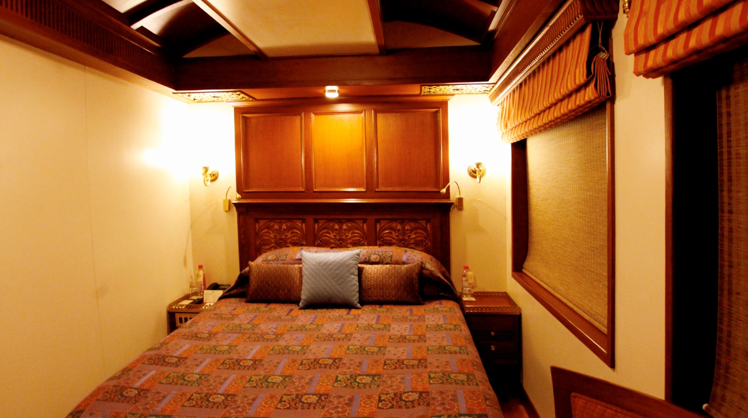 Maharajas Express Junior suite Double Bedroom (1)