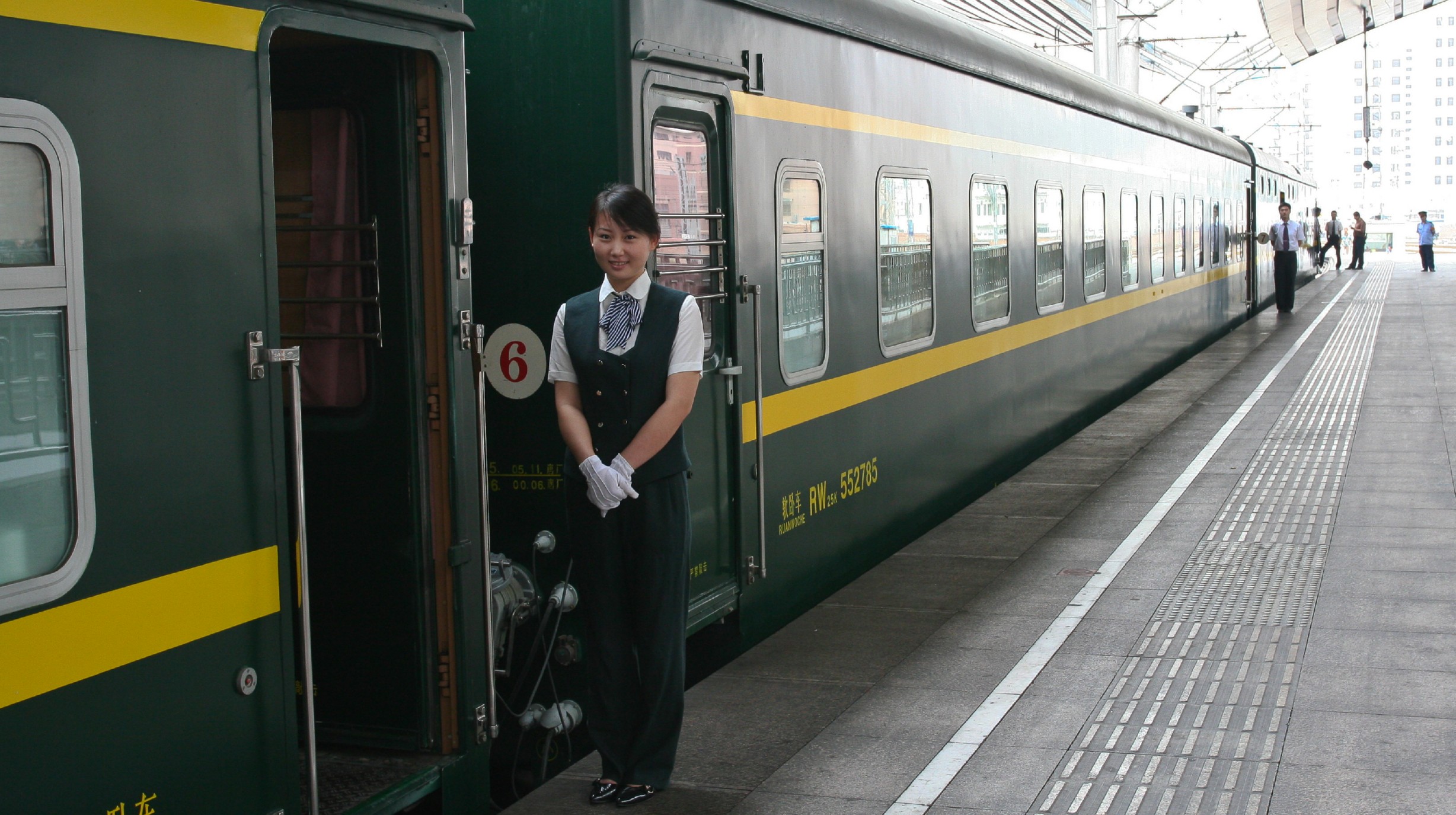 Shangri-La Express Golden Eagle (2)