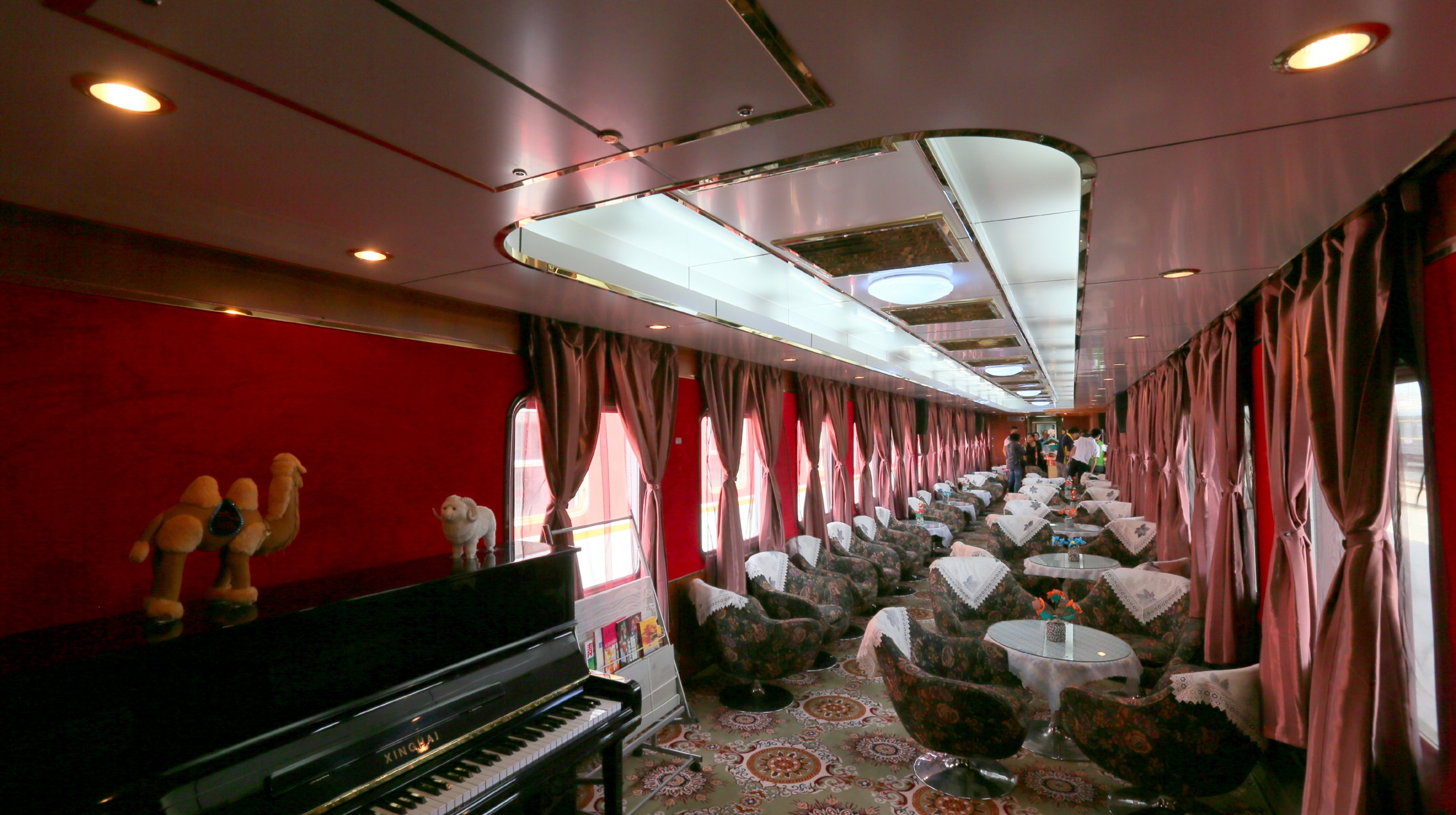 Shangri-La Express Golden Eagle Bar Lounge Car