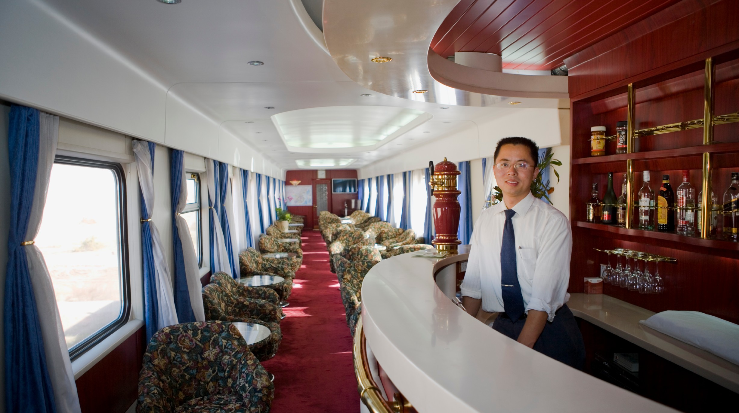 Shangri-La Express Golden Eagle Bar