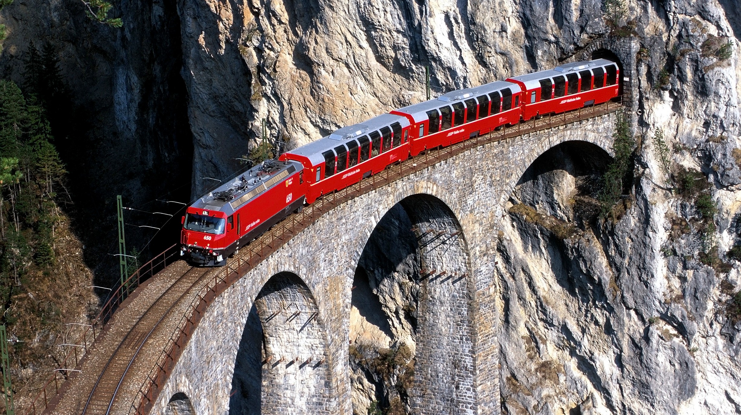 11-daagse treinreis met de beroemdste panoramatreinen; de Golden Pass Line, de beroemde  Glacier-, en Bernina Express, de Gotthard Panorama Express en de Voralpen Express