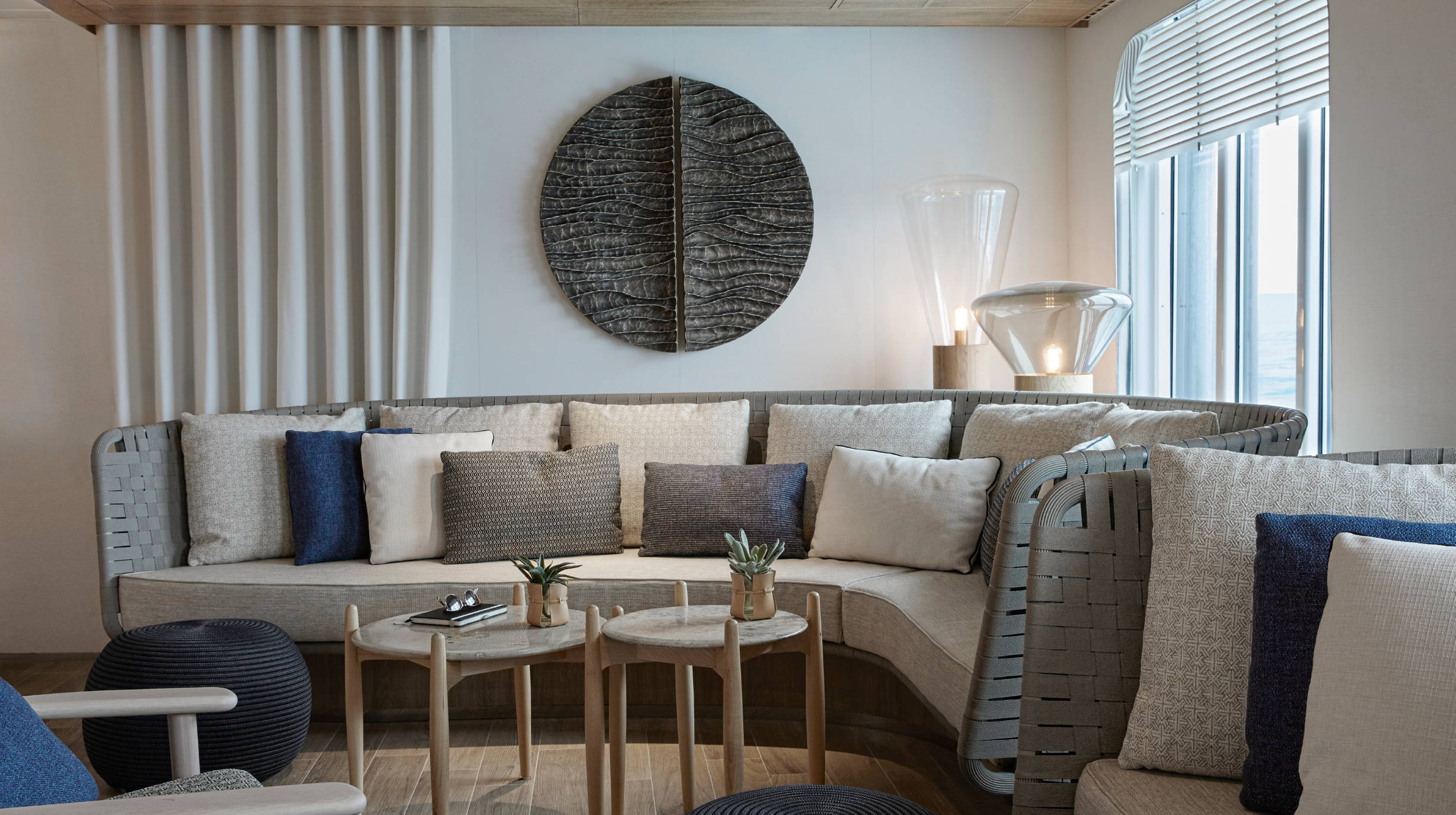 Ponant - Le Laperouse - Main Lounge