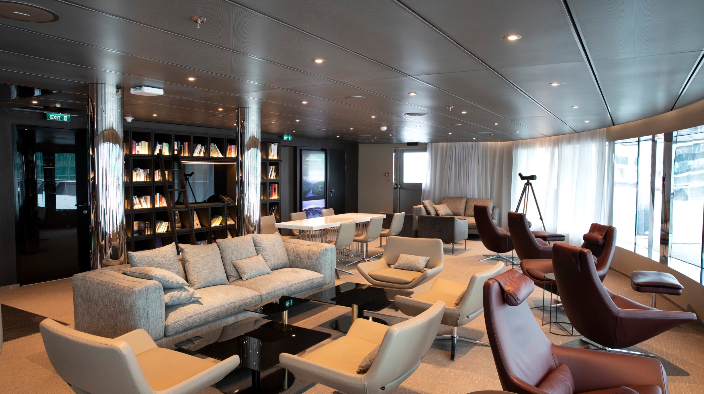 Scenic Eclipse - Observation Lounge - 10