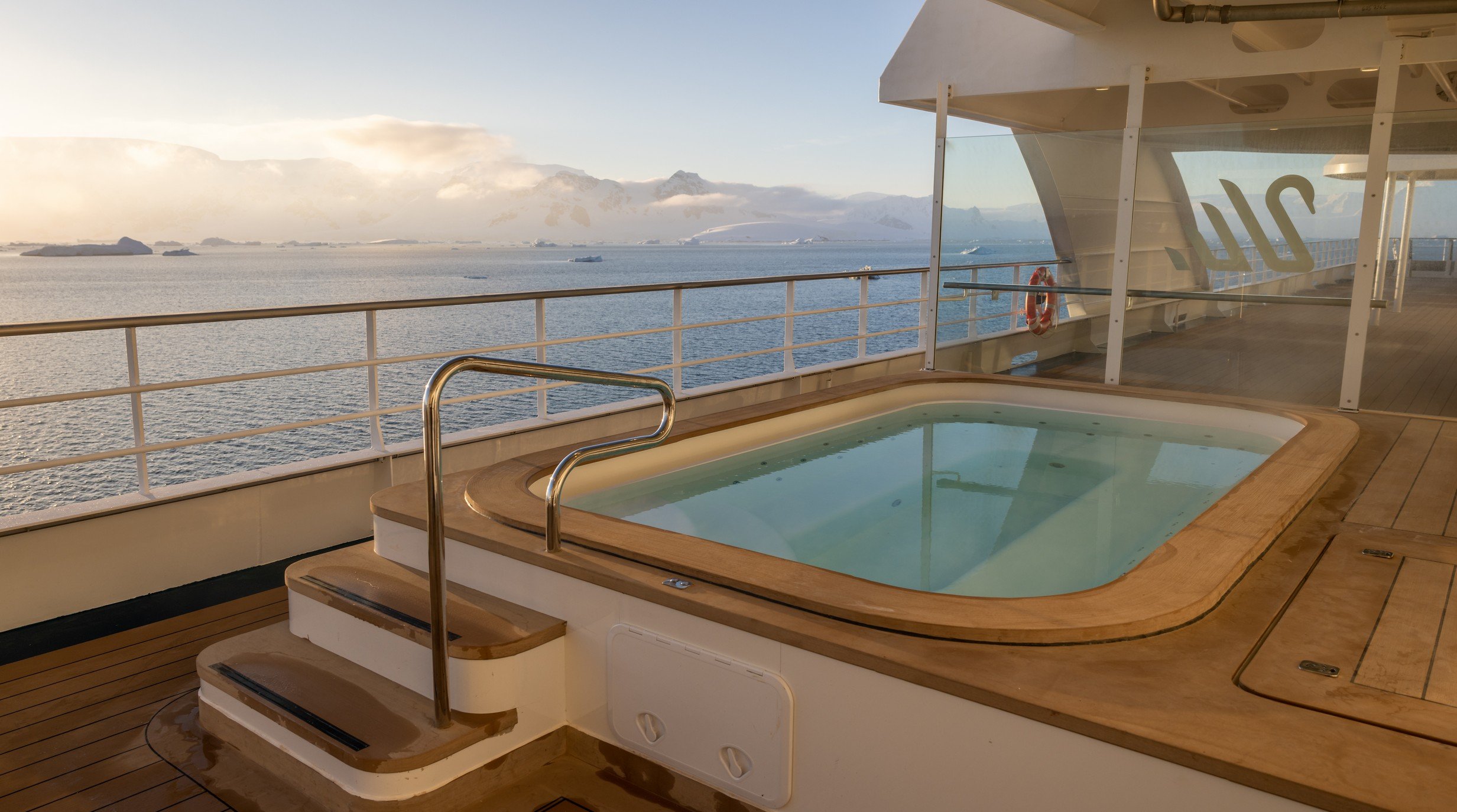 Jacuzzi Sunny Day