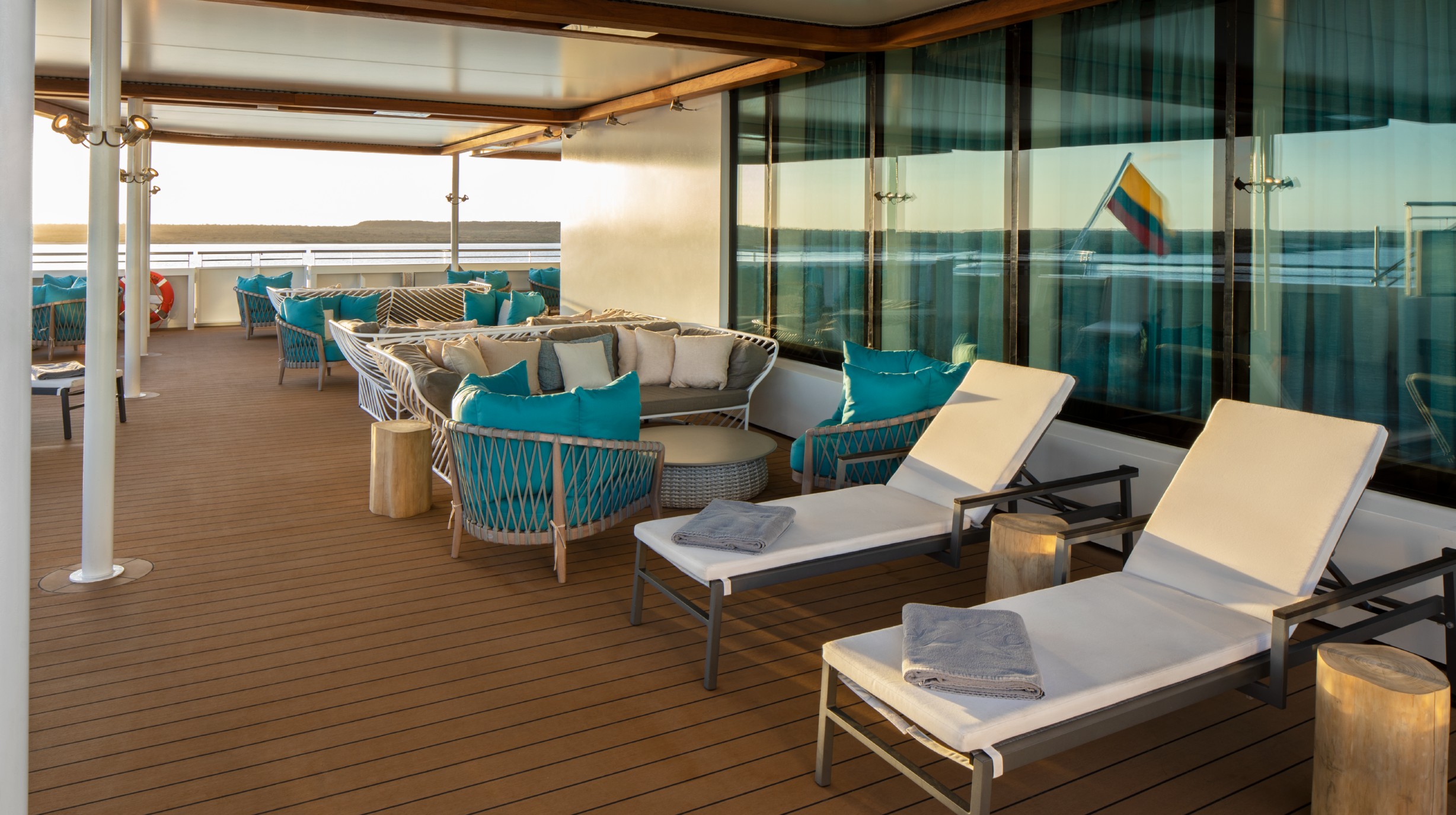 Celebrity Flora Sunset Lounge (3)