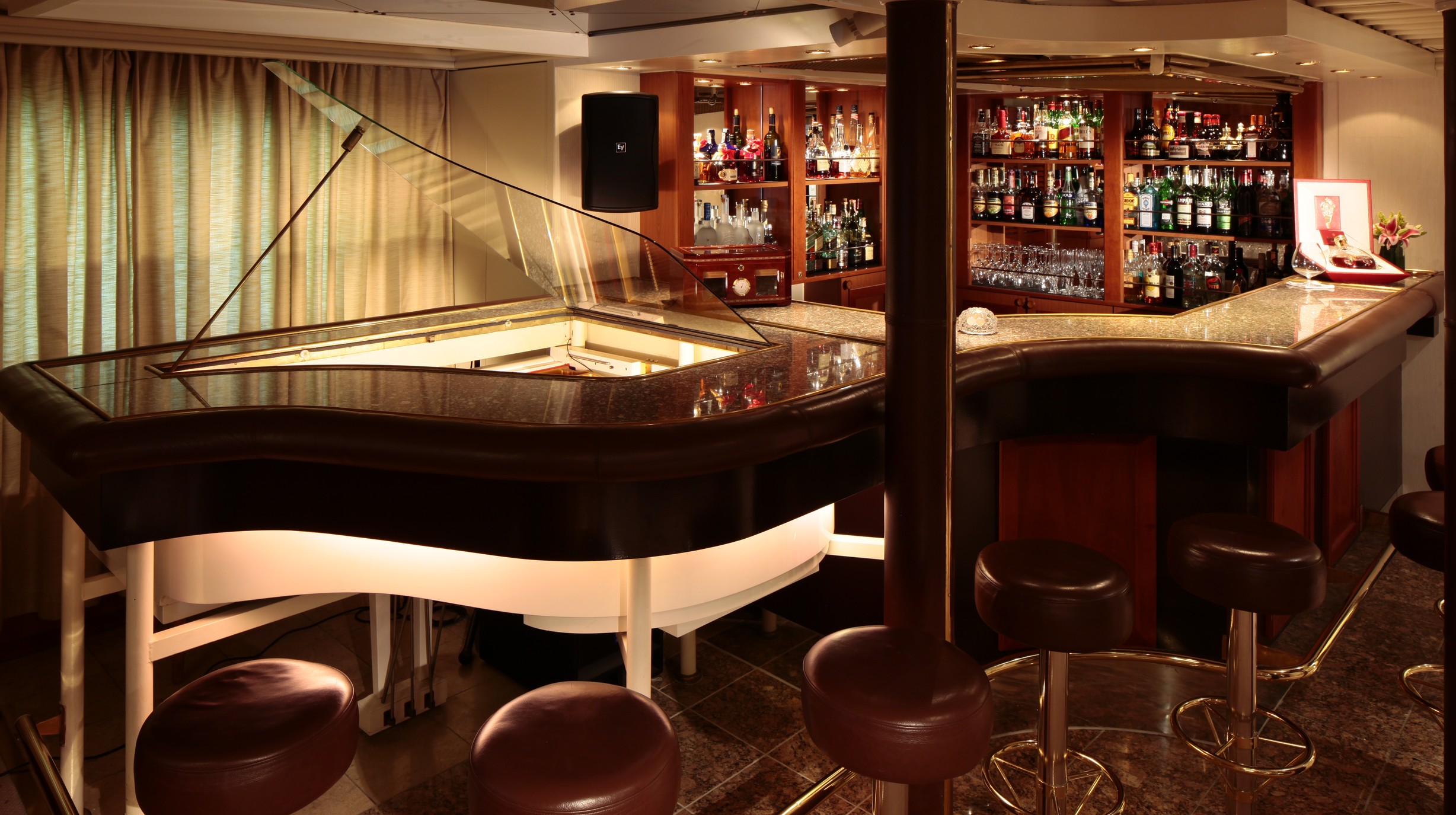 PianoBar023