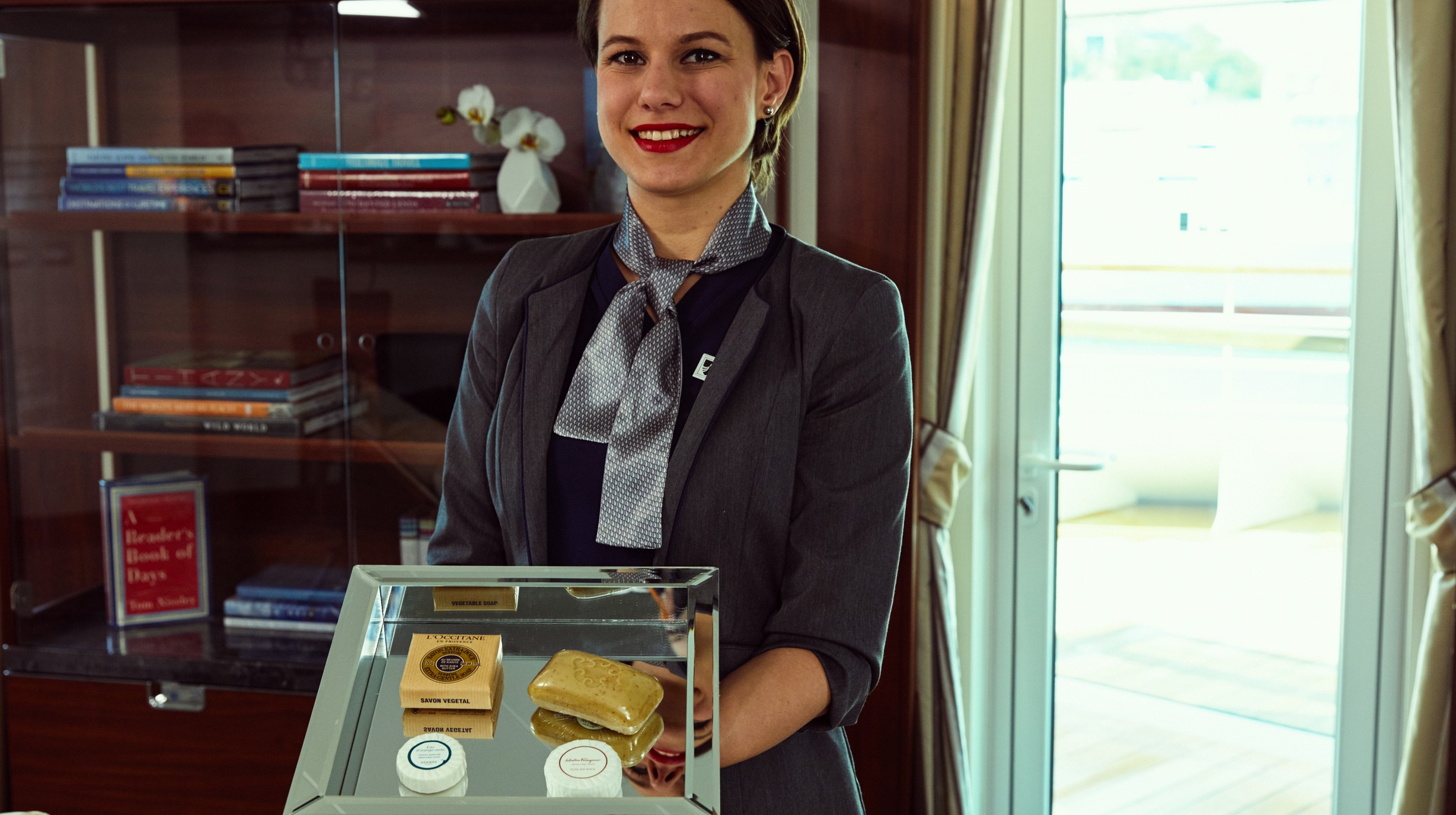 SBN_Encore_SH17_SIGNATURE_STEWARDESS_0008