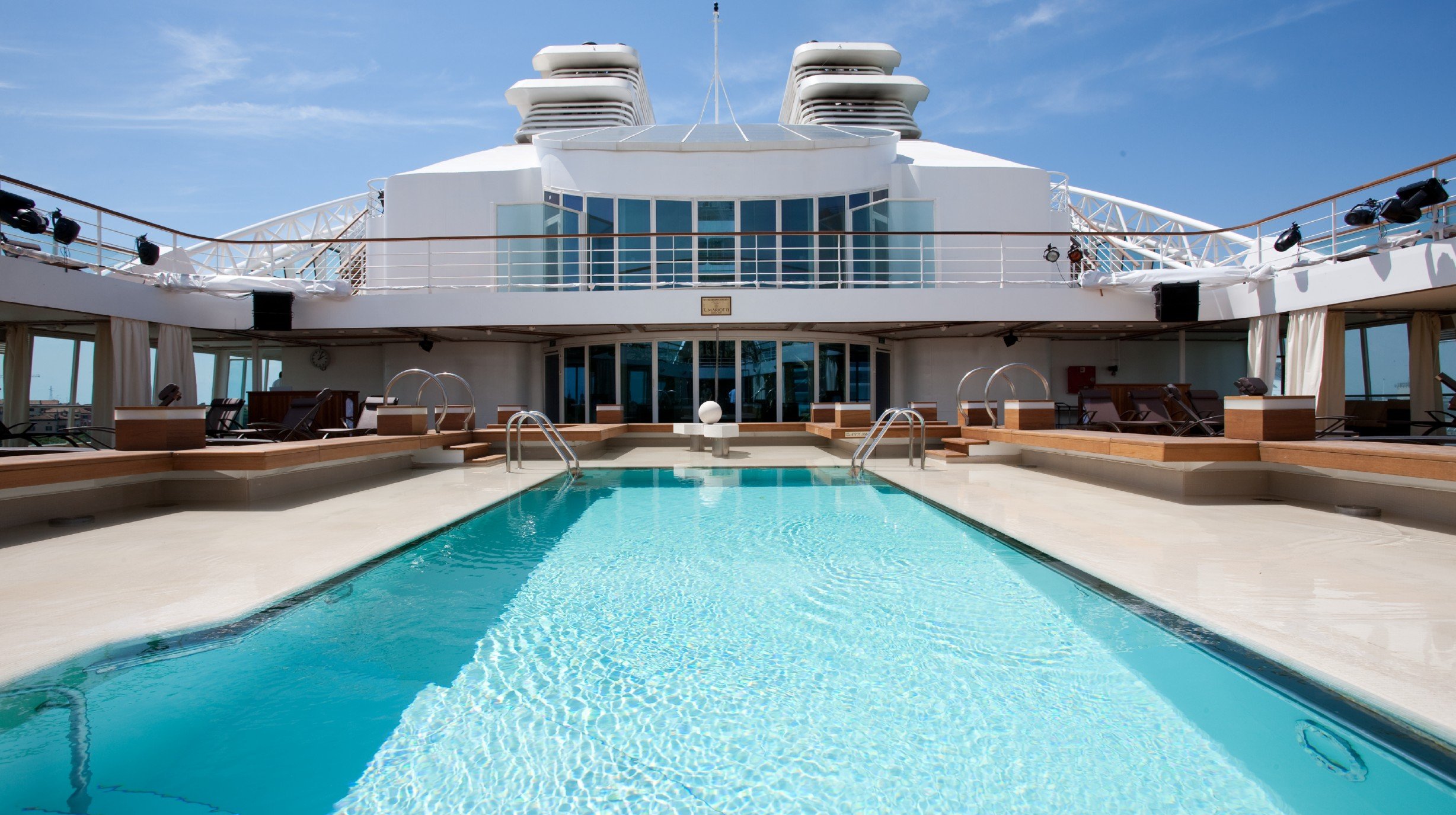 Seabourn Odyssey PoolDeck035-1