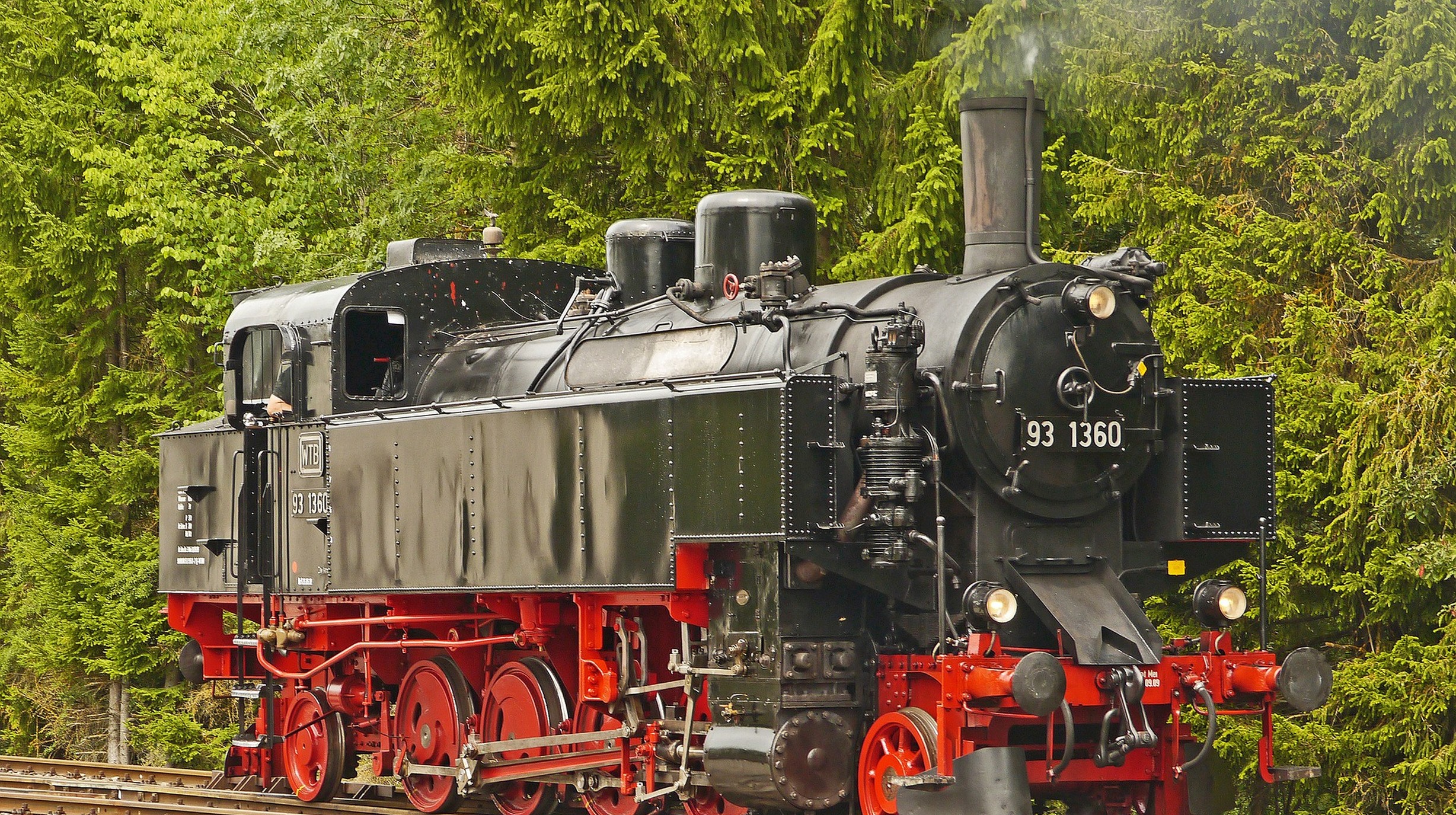 steam-locomotive-2346561_1920