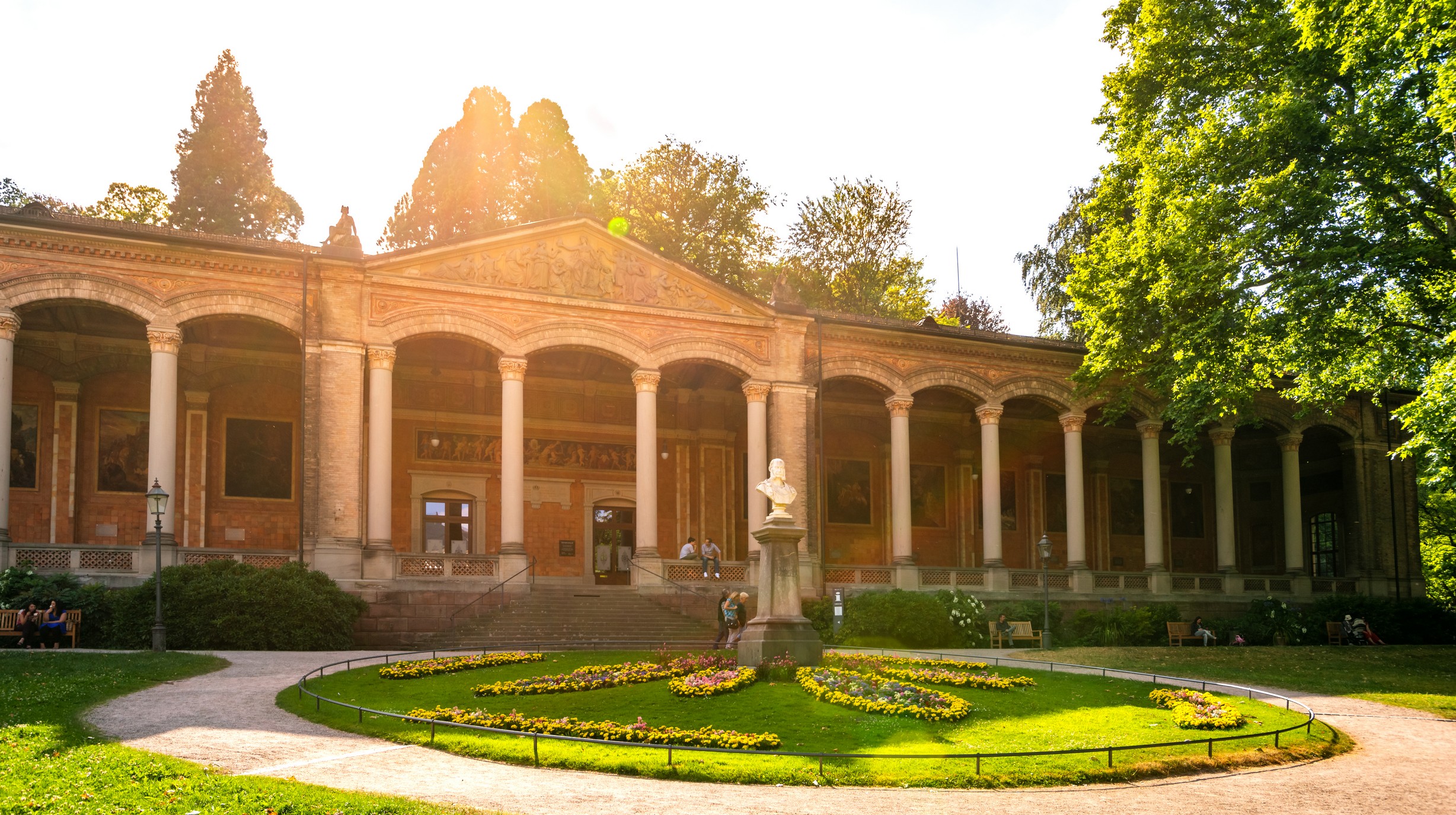 Trinkhalle Baden-Baden, shutterstock_1608371602