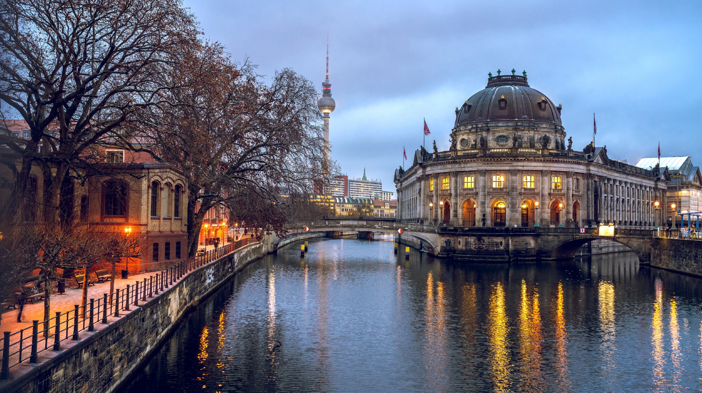 Berlijn - Bode Museum Museumsinsel - winter shutterstock_567590233