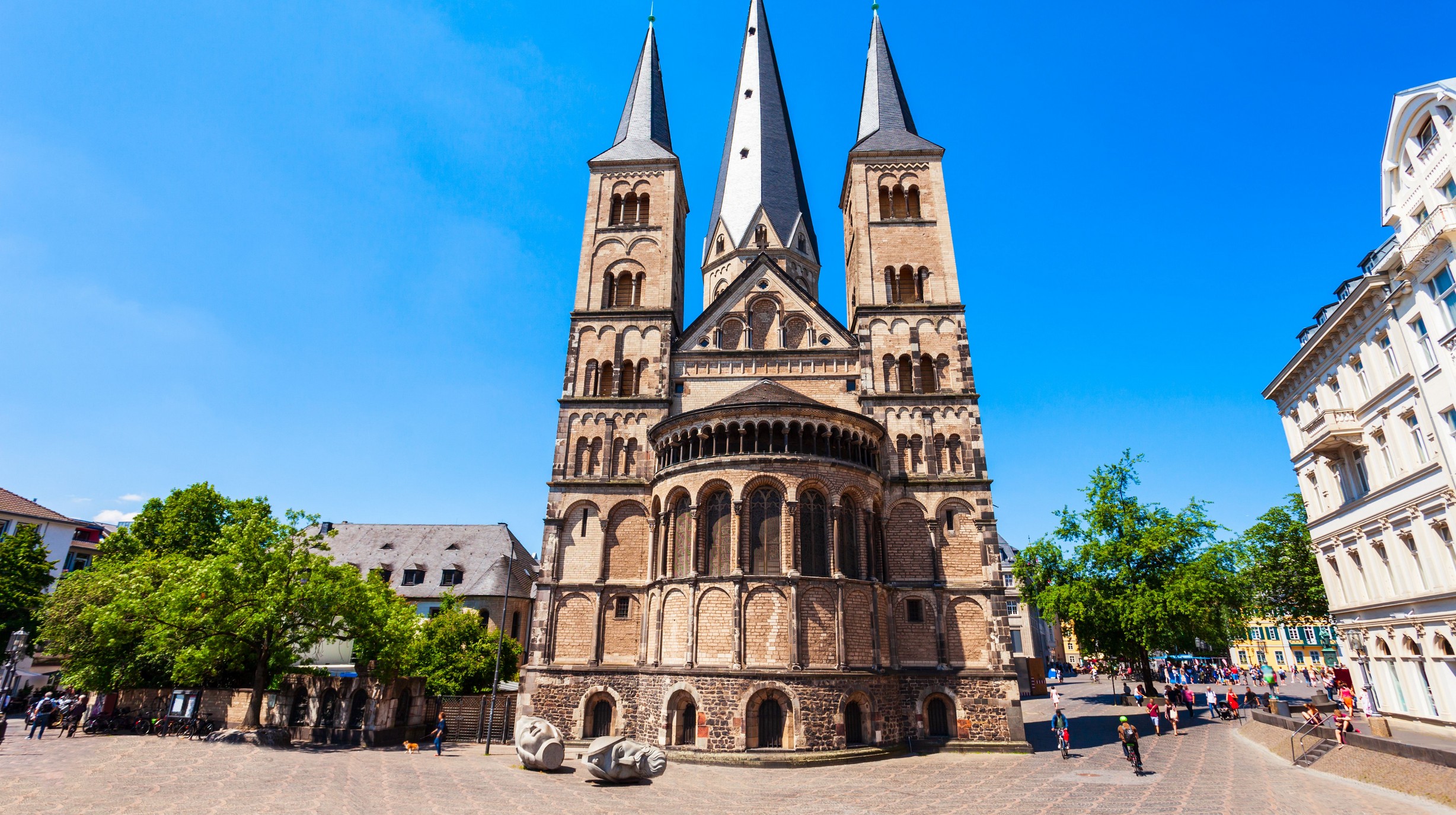 Kathedraal Bonn-shutterstock_1177007767