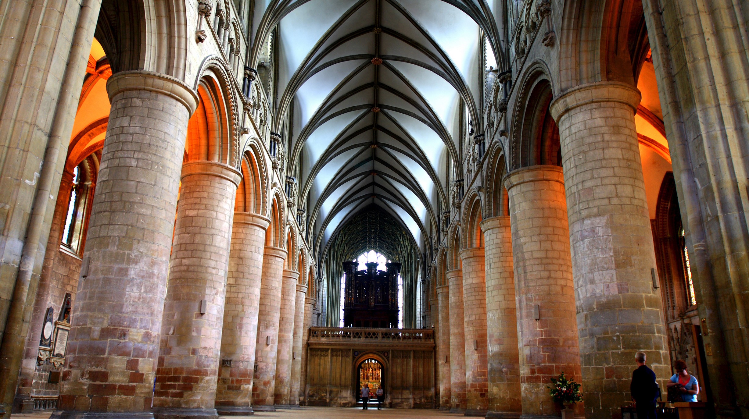 Gloucester Cathedral binnen shutterstock_30983074