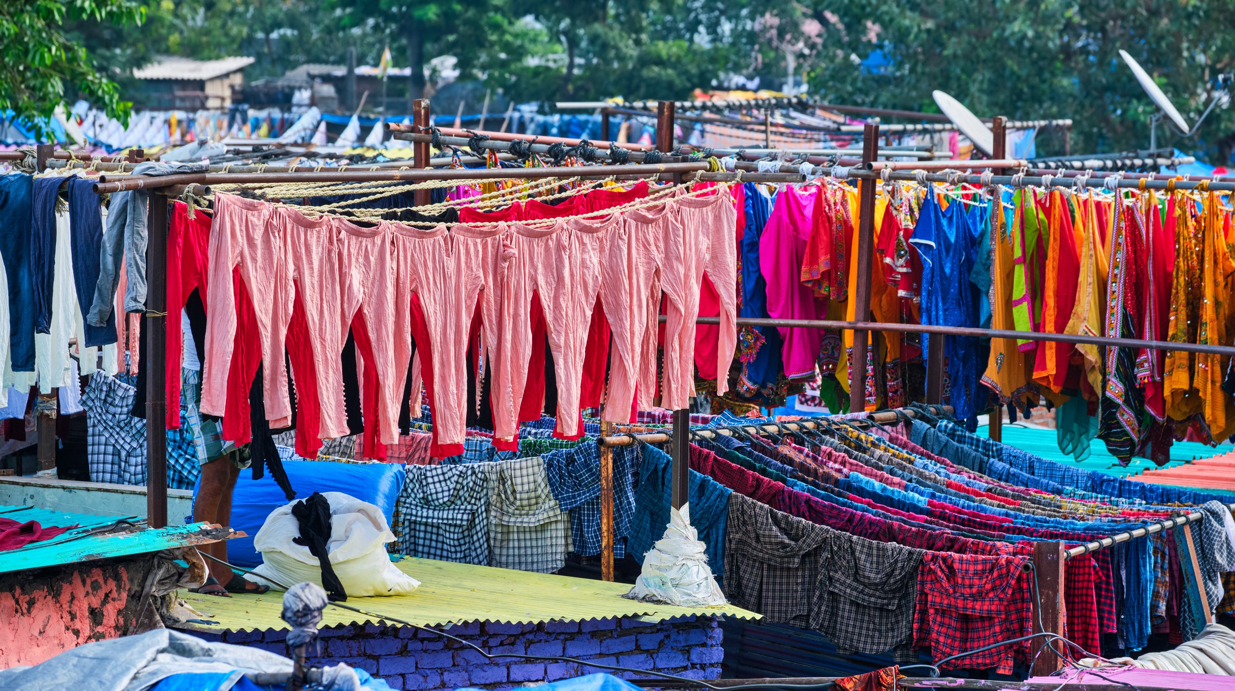 shutterstock_1703865868 -Mumbai kleiding kleurderij