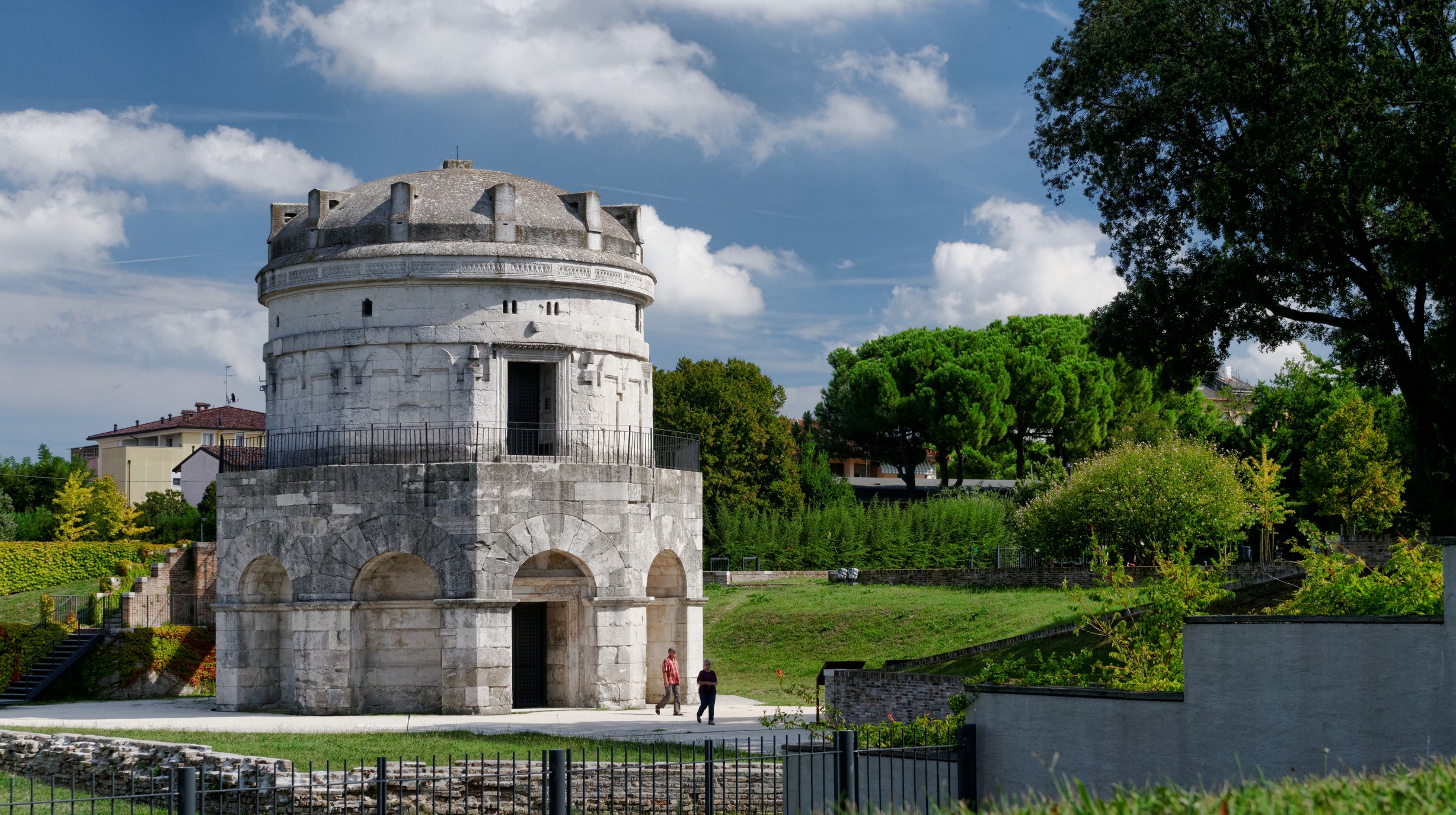 shutterstock_154605488  Mausoleo Teodorico