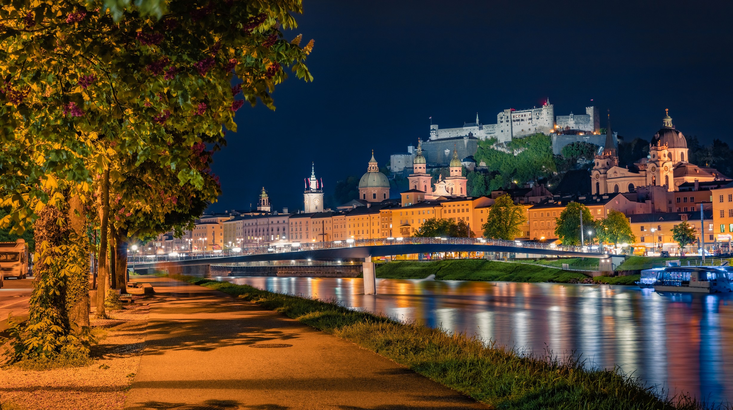 Salzburg nacht _Shutterstock