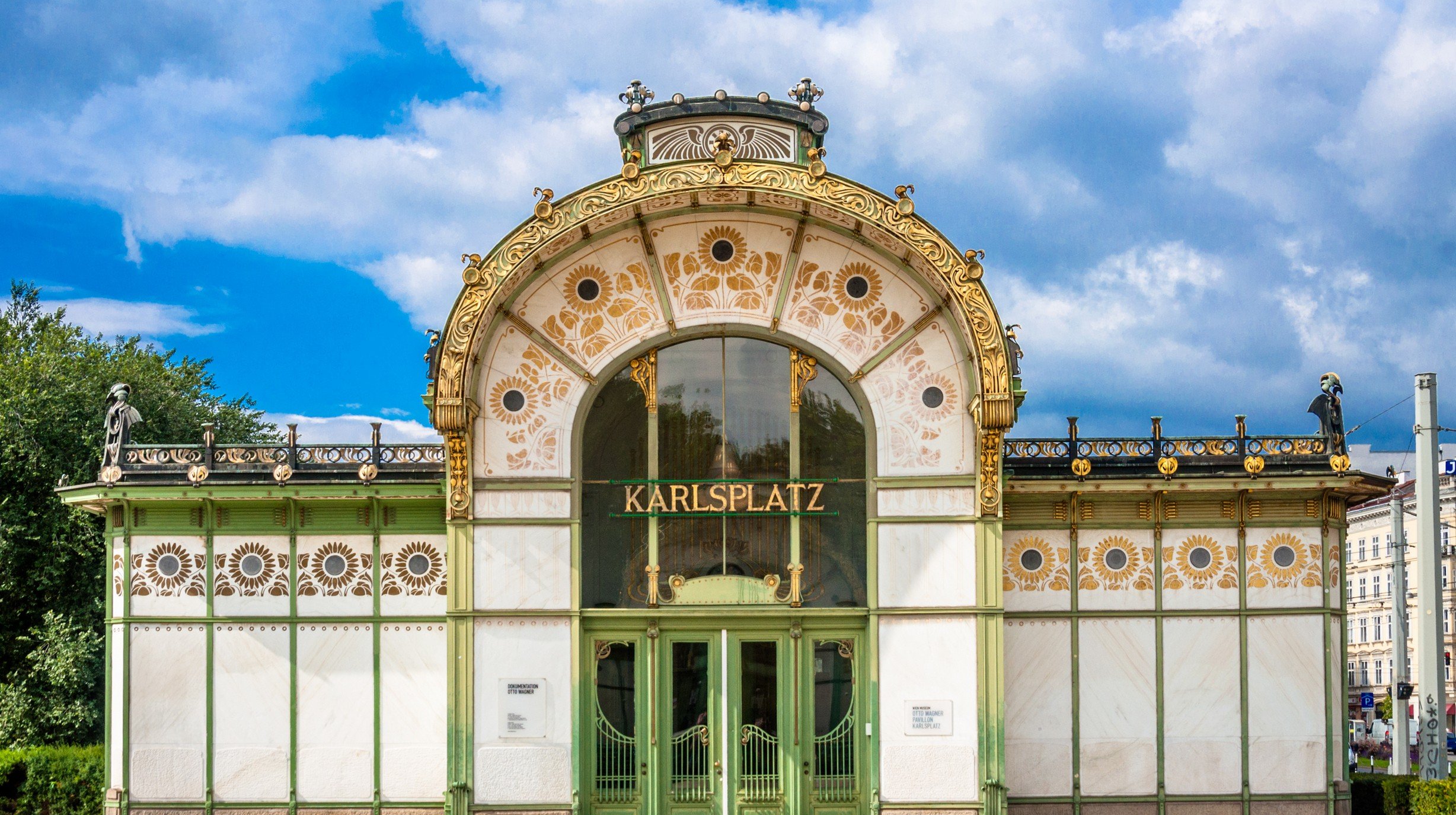 Karlplatz Wenen, shutterstock_720408808