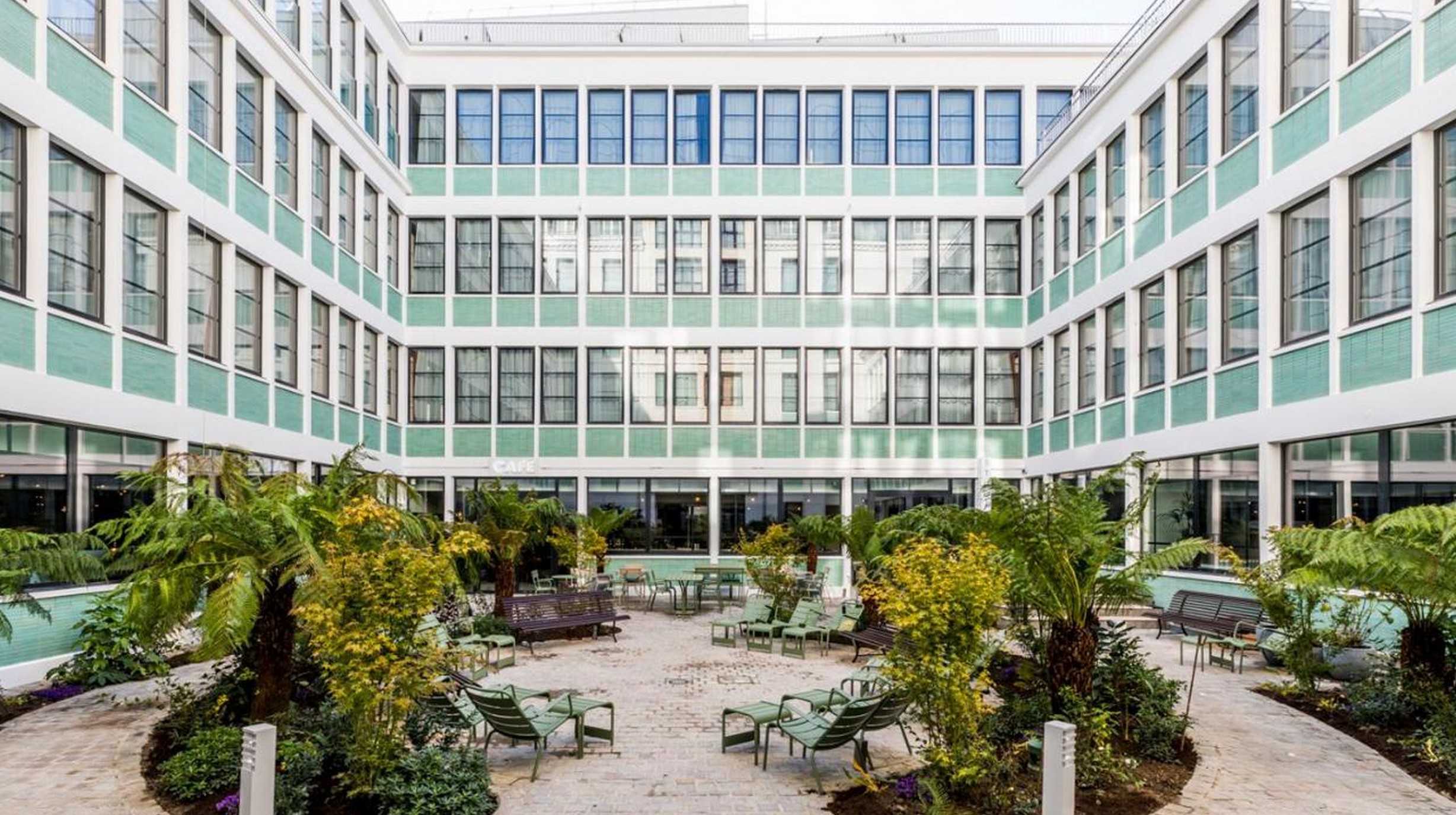 230496404 Hotel Le Grand Quartier