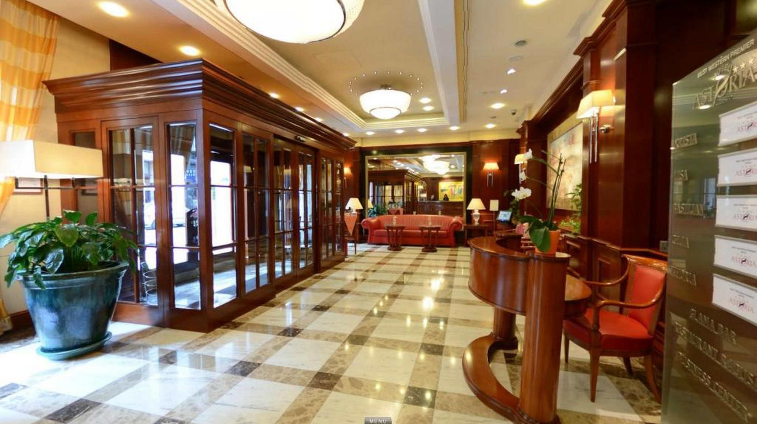 Hotel Astoria lobby
